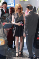 PEOPLE - Lady in Black: Isla Fisher auf dem Weg zum Meeting
