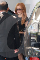 PEOPLE - Lady in Black: Isla Fisher auf dem Weg zum Meeting