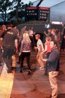 PEOPLE - Moretz, Damon und Witherspoon besuchen das Coldplay Konzert in Los Angeles