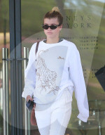 PEOPLE - Sofia Richie bummelt in Beverly Hills