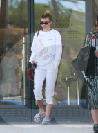 PEOPLE - Sofia Richie bummelt in Beverly Hills