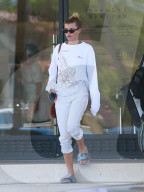 PEOPLE - Sofia Richie bummelt in Beverly Hills