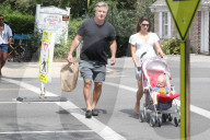 PEOPLE - Familie Baldwin macht einen SPaziergang in den Hamptons