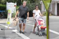 PEOPLE - Familie Baldwin macht einen SPaziergang in den Hamptons