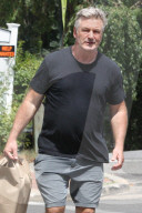 PEOPLE - Familie Baldwin macht einen SPaziergang in den Hamptons
