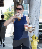 PEOPLE - Jennifer Garner holt sich eine Ladung Kaffee