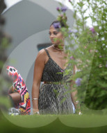 PEOPLE - Alesha Dixon steht in Ibiza für X Factor vor der Linse