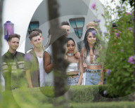 PEOPLE - Alesha Dixon steht in Ibiza für X Factor vor der Linse