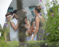 PEOPLE - Alesha Dixon steht in Ibiza für X Factor vor der Linse