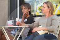 PEOPLE - Halle Berry wirkt etwas müde
