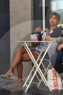 PEOPLE - Halle Berry wirkt etwas müde