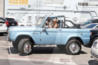 PEOPLE - Lady Gaga geniesst es selber durch Beverly Hills zu cruisen