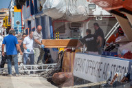 NEWS - Gerettete Flüchtlinge treffen in Trapani ein