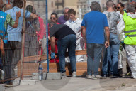 NEWS - Gerettete Flüchtlinge treffen in Trapani ein