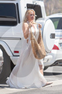PEOPLE - Pamela Anderson ohne Make-Up in Malibu unterwegs