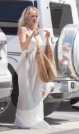 PEOPLE - Pamela Anderson ohne Make-Up in Malibu unterwegs
