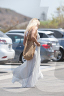 PEOPLE - Pamela Anderson ohne Make-Up in Malibu unterwegs