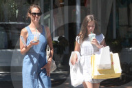 PEOPLE - Christy Turlington bummelt mit Tochter Grace in den Hamptons