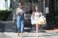 PEOPLE - Christy Turlington bummelt mit Tochter Grace in den Hamptons