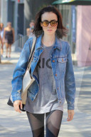 PEOPLE - Lily Collins auf dem Weg ins Gym