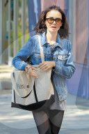 PEOPLE - Lily Collins auf dem Weg ins Gym