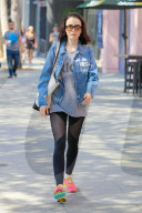 PEOPLE - Lily Collins auf dem Weg ins Gym