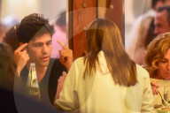 PEOPLE - Adrian Grenier beim Dinner mit einer unbekannten