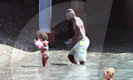 PEOPLE - Mario Balotelli macht mit Tochter Pia Ferien in Capri