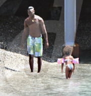 PEOPLE - Mario Balotelli macht mit Tochter Pia Ferien in Capri