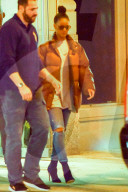 PEOPLE - Rihanna mir Daunenjacke in New York unterwegs