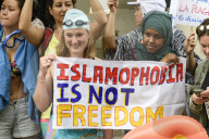 NEWS - London: Burkini Befürworter demonstrieren vor französischer Botschaft
