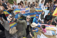 NEWS - London: Burkini Befürworter demonstrieren vor französischer Botschaft