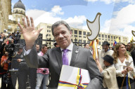 NEWS - Kolumbianische Präsident Juan Manuel Santos unterschreibt das Friedensabkommen 