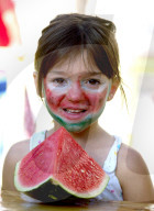 FEATURE - Wassermelone essen Wettbewerb in Spanien