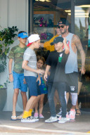 PEOPLE - David Beckham geht mit seinem Clan Frühstücken