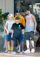 PEOPLE - David Beckham geht mit seinem Clan Frühstücken
