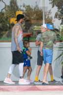 PEOPLE - David Beckham geht mit seinem Clan Frühstücken