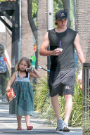 PEOPLE - Brooklyn Beckham führt seine kleine Schwester Harper zum Frühstück aus