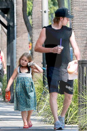 PEOPLE - Brooklyn Beckham führt seine kleine Schwester Harper zum Frühstück aus