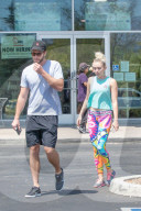 PEOPLE - Miley Cyrus trägt psychodelische Hippie-Leggins