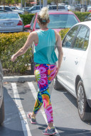 PEOPLE - Miley Cyrus trägt psychodelische Hippie-Leggins