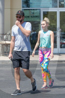 PEOPLE - Miley Cyrus trägt psychodelische Hippie-Leggins