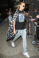 PEOPLE - Cara und Poppy Delevingne landen gemeinsam in LA