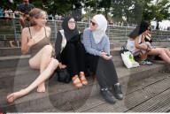 NEWS - Strand-Party für Burkinis in Antwerp
