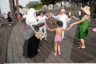 NEWS - Strand-Party für Burkinis in Antwerp