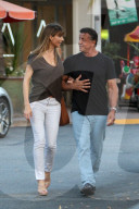 PEOPLE - Sylvester Stallone amüsiert sich bestens mit seiner Ehefrau Jennifer Flavin