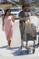PEOPLE - Pretty in Pink: Eva Longoria macht ein Einkäufe mit Ehemann José Baston