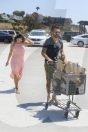PEOPLE - Pretty in Pink: Eva Longoria macht ein Einkäufe mit Ehemann José Baston
