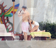 EXKLUSIV - Justin Bieber zeigt seinen Allerwertesten beim Turteln mit Sofia Richie in Cabos San Lucus