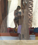 EXKLUSIV - Justin Bieber zeigt seinen Allerwertesten beim Turteln mit Sofia Richie in Cabos San Lucus